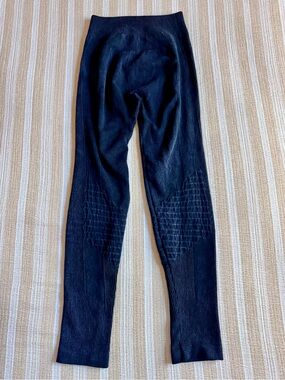 POOF! BLACK Ribbed Seamless Leggings with Sculpted Panels SZ S/M